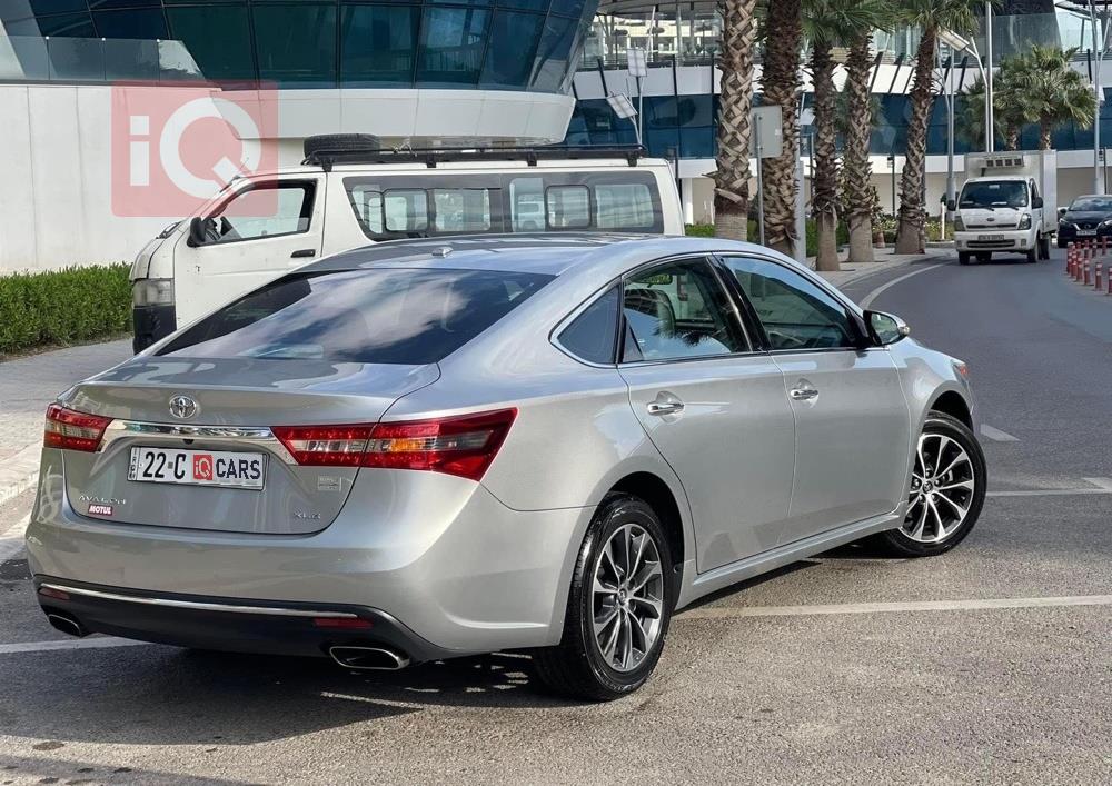 تويوتا أفالون